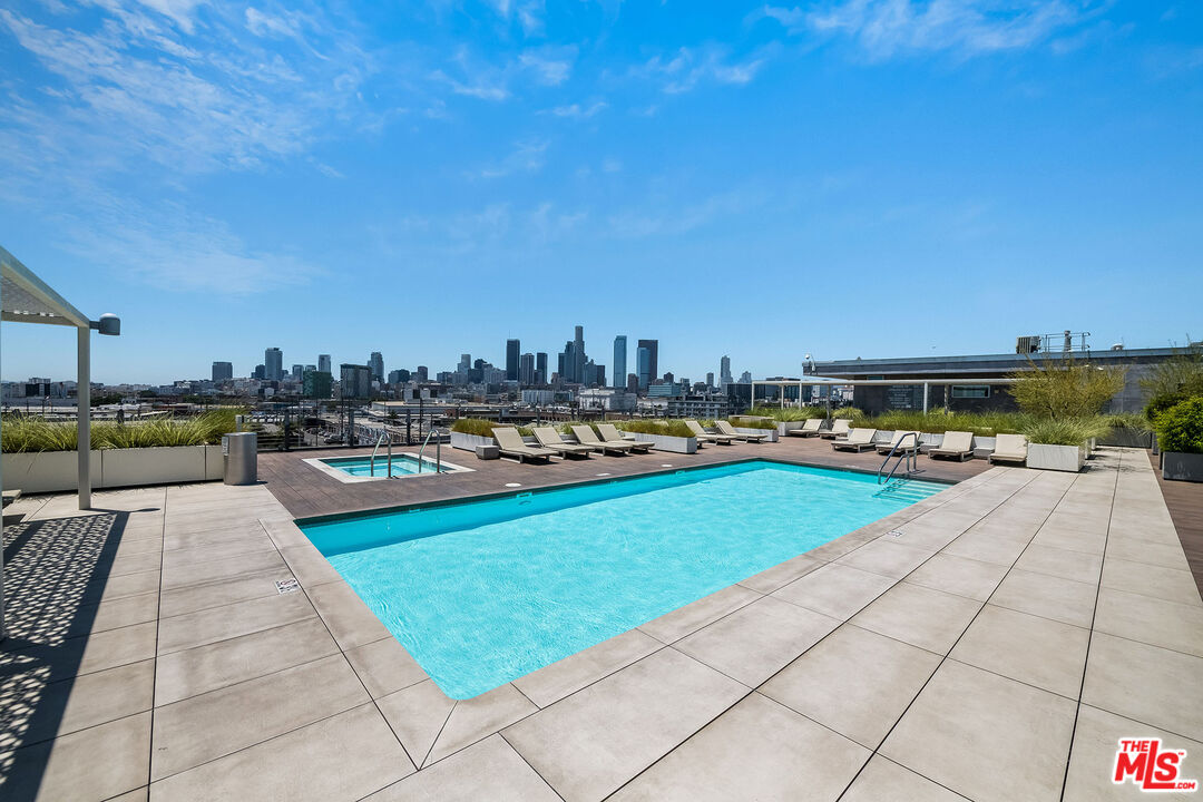 527 Molino St Unit: 206