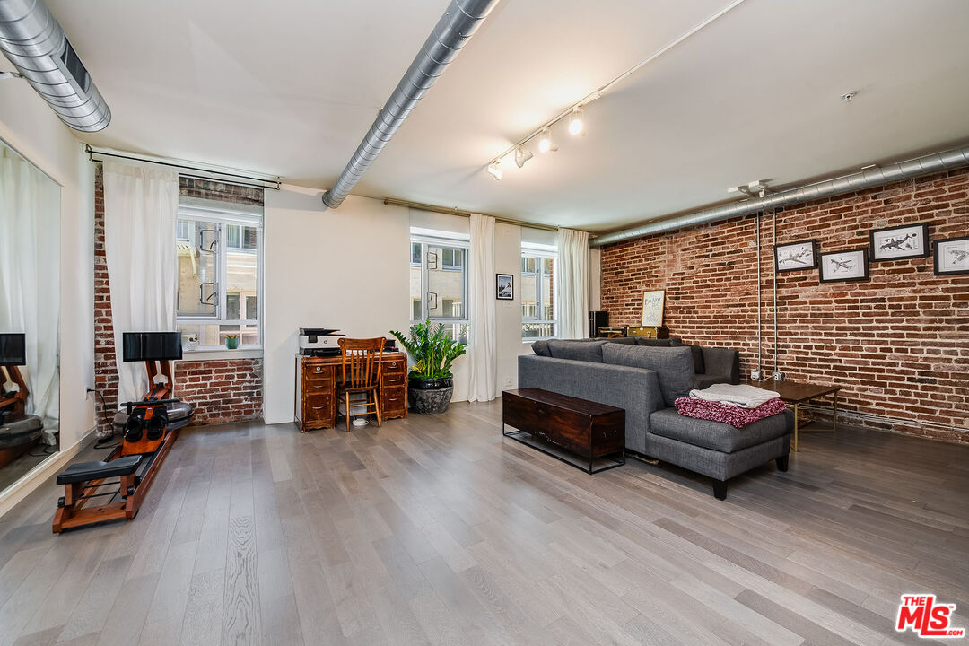 527 Molino St Unit: 206