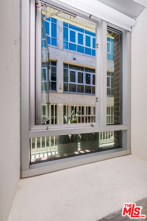 527 Molino St Unit: 206