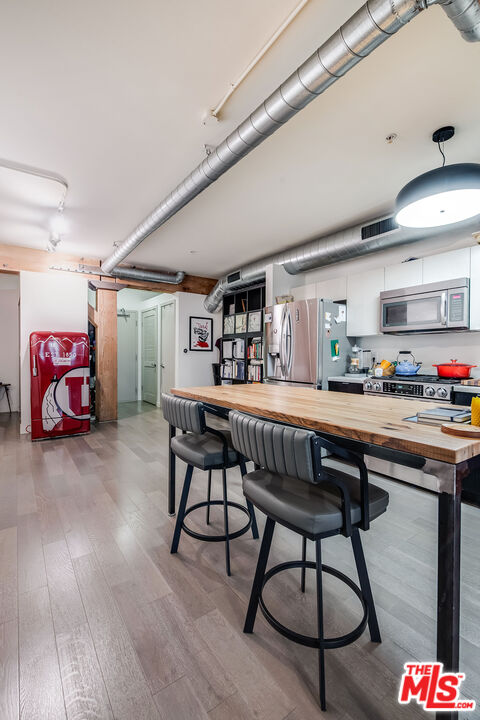 527 Molino St Unit: 206