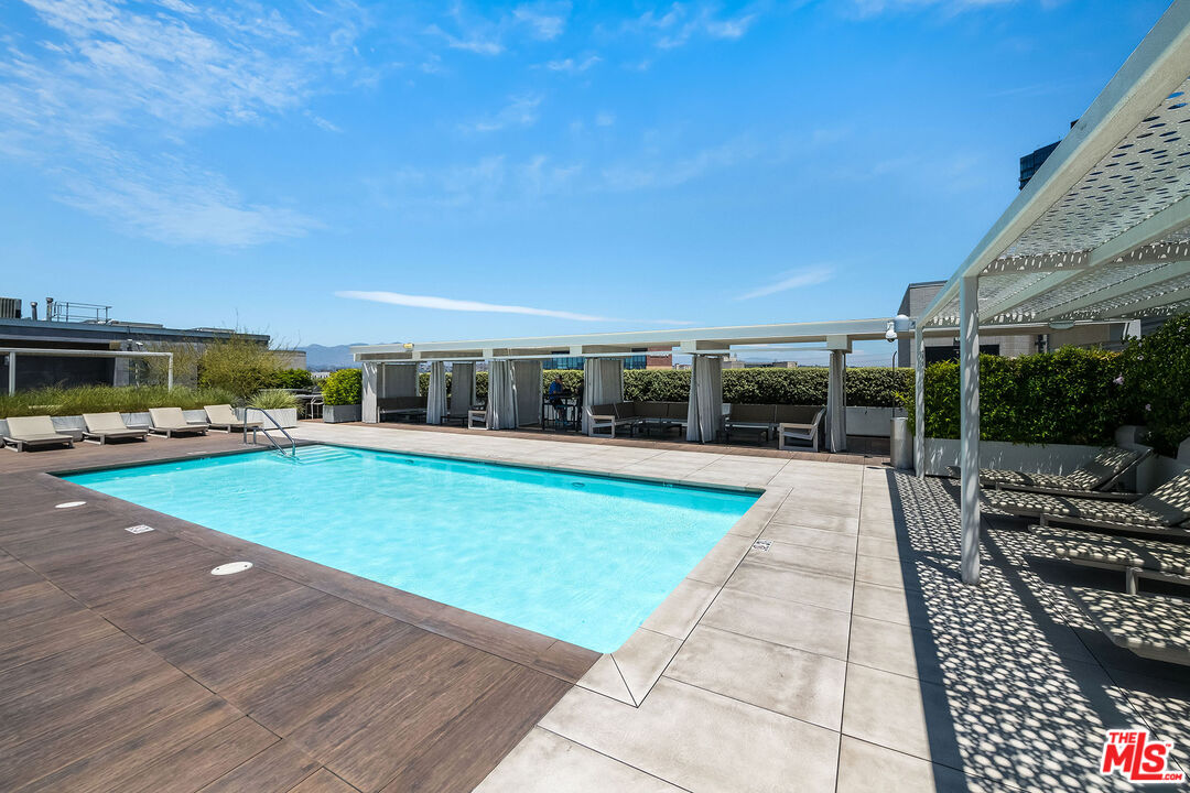 527 Molino St Unit: 206