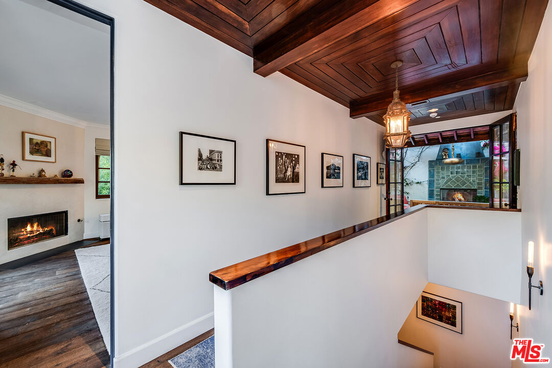 1925 Curson Pl