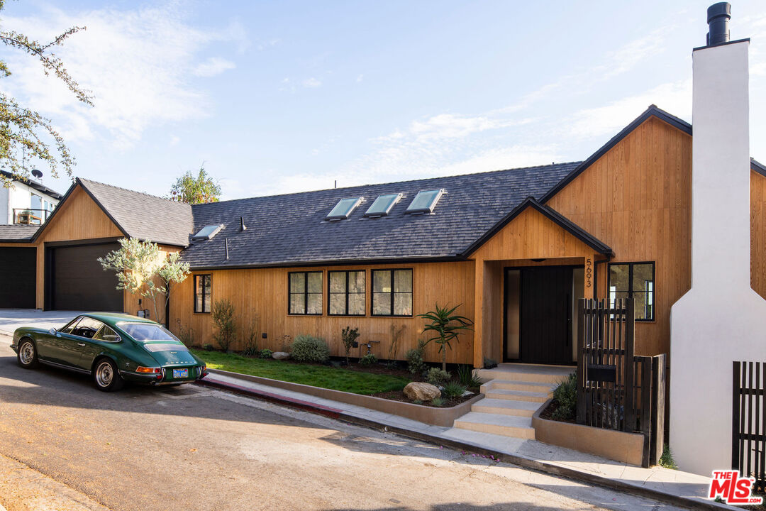 5693 Spreading Oak Dr