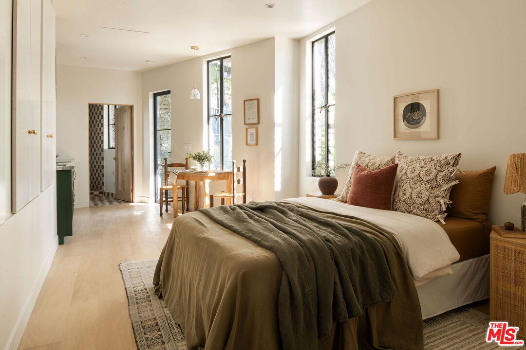 5693 Spreading Oak Dr