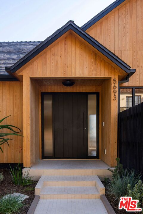 5693 Spreading Oak Dr