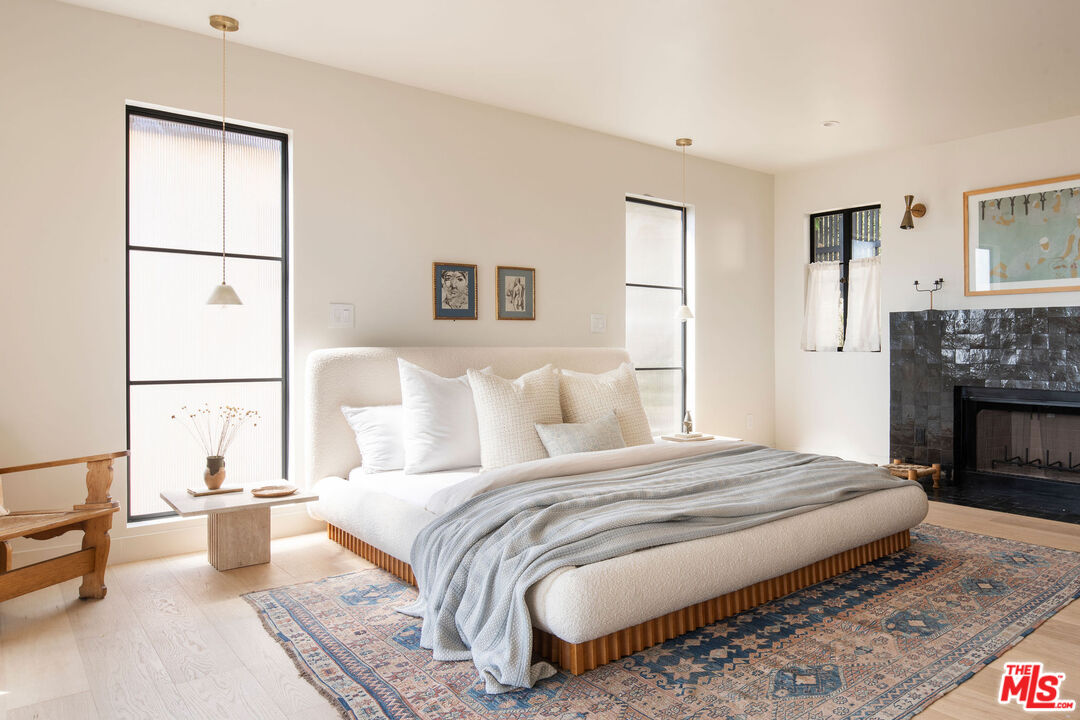 5693 Spreading Oak Dr