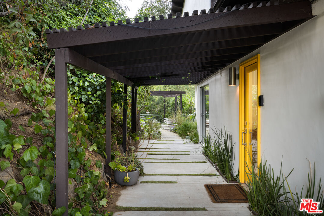 5911 Canyon Heights Ln