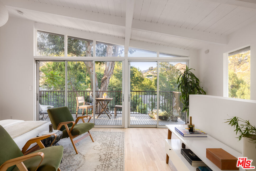 5911 Canyon Heights Ln