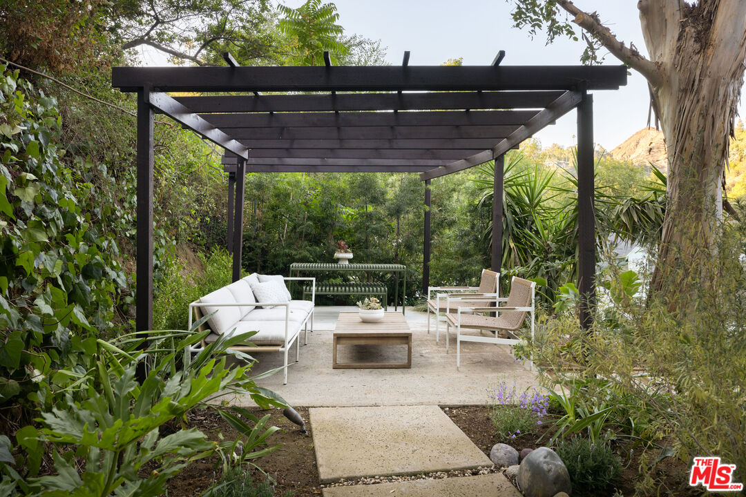 5911 Canyon Heights Ln