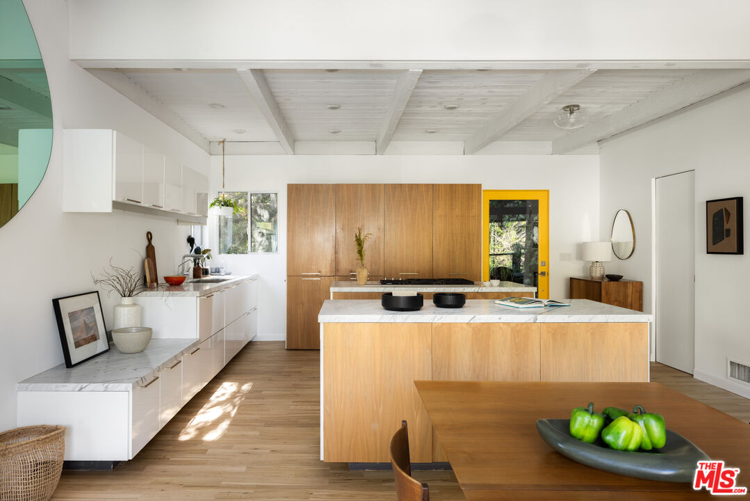 5911 Canyon Heights Ln