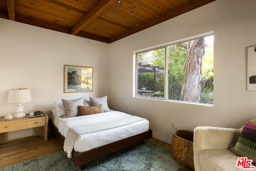 5911 Canyon Heights Ln