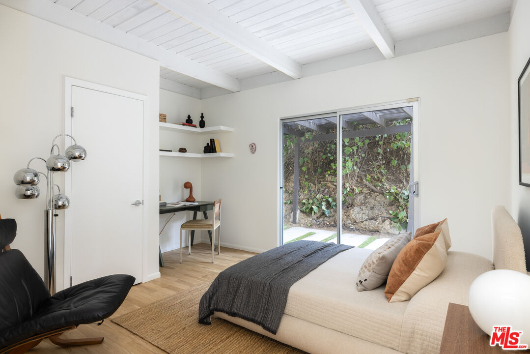 5911 Canyon Heights Ln