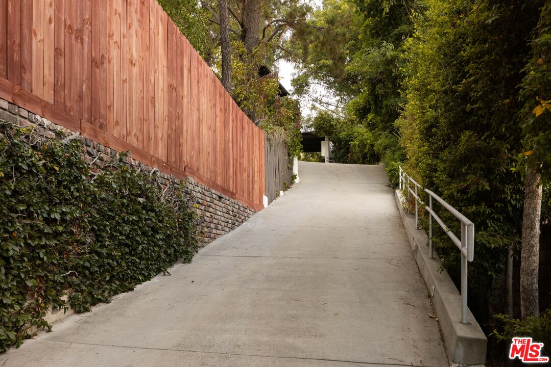 5911 Canyon Heights Ln