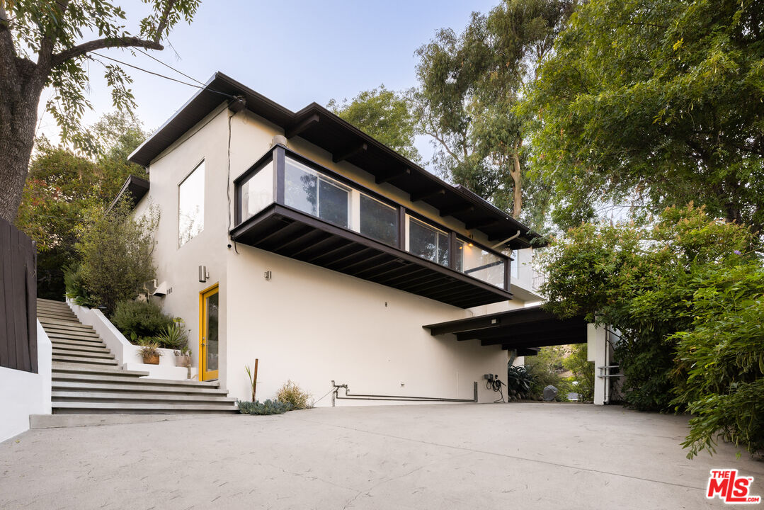 5911 Canyon Heights Ln