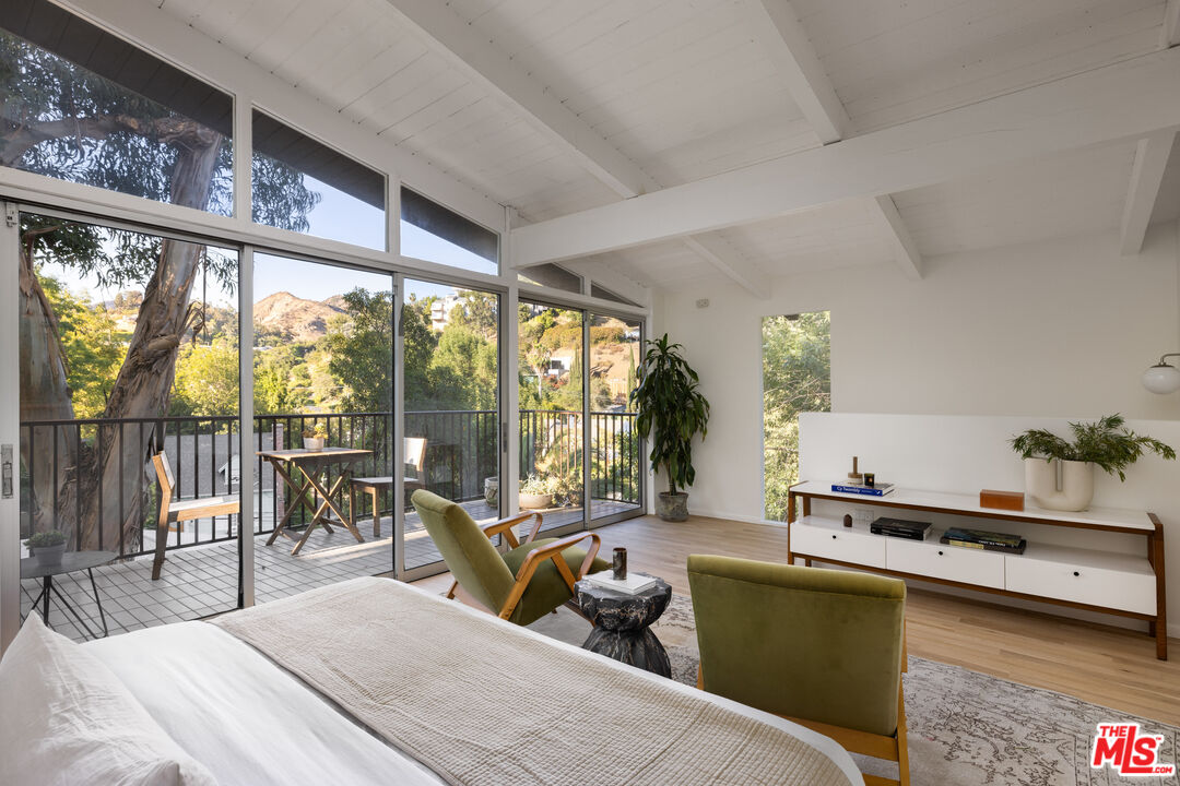 5911 Canyon Heights Ln