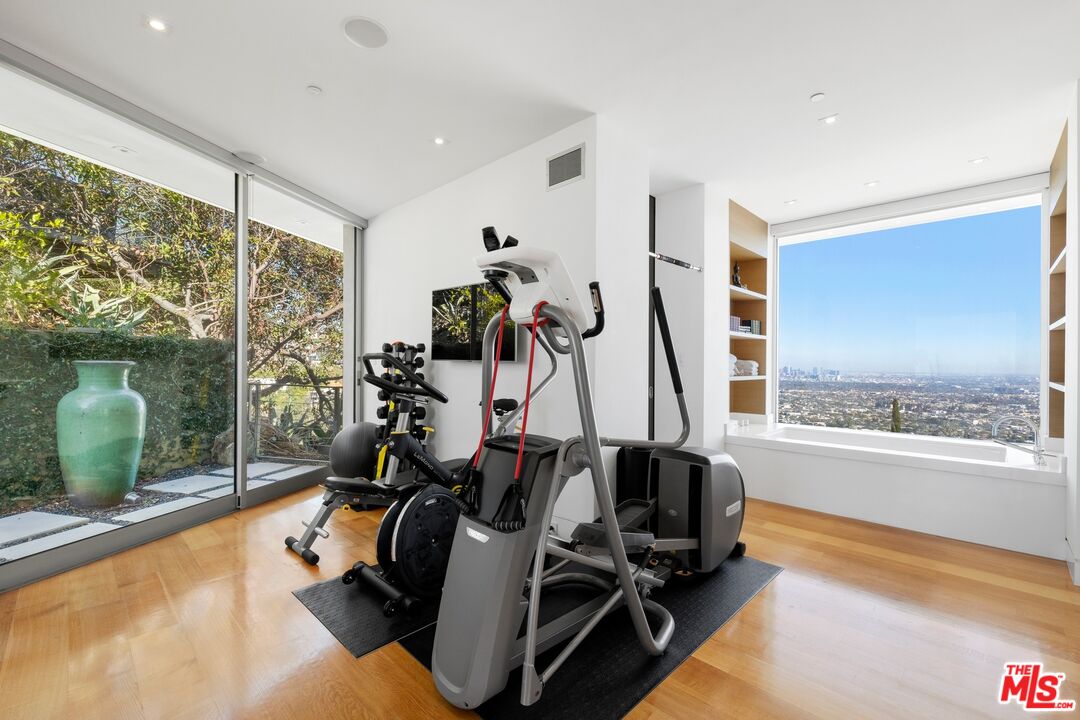 1476 Blue Jay Way