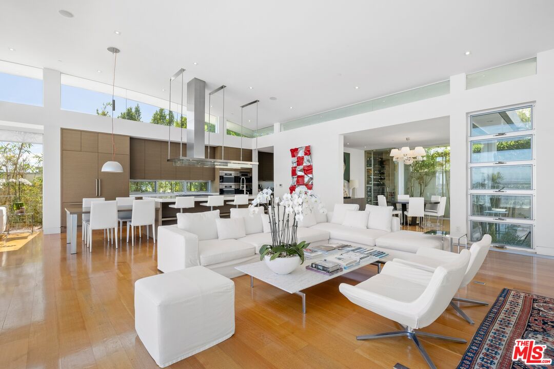1476 Blue Jay Way