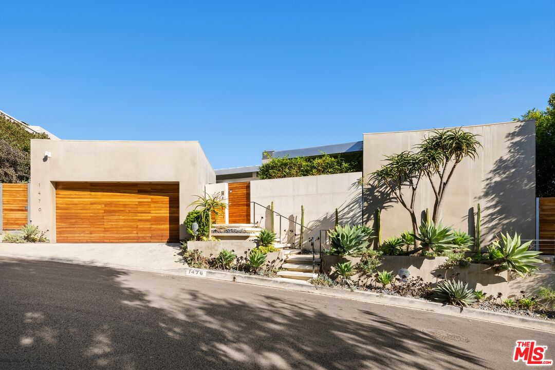 1476 Blue Jay Way
