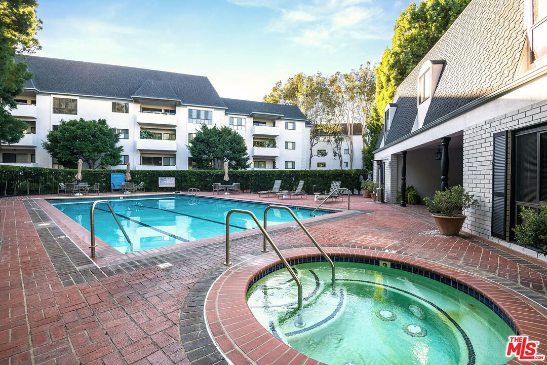 647 Wilcox Ave Unit: 3G