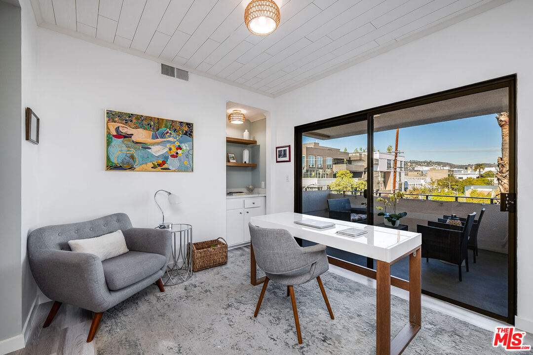 647 Wilcox Ave Unit: 3G