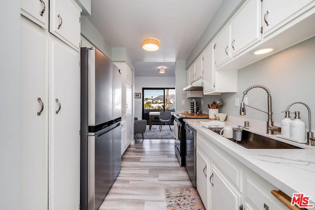 647 Wilcox Ave Unit: 3G