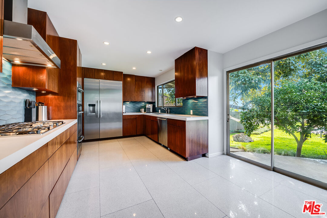 2431 Carman Crest Dr