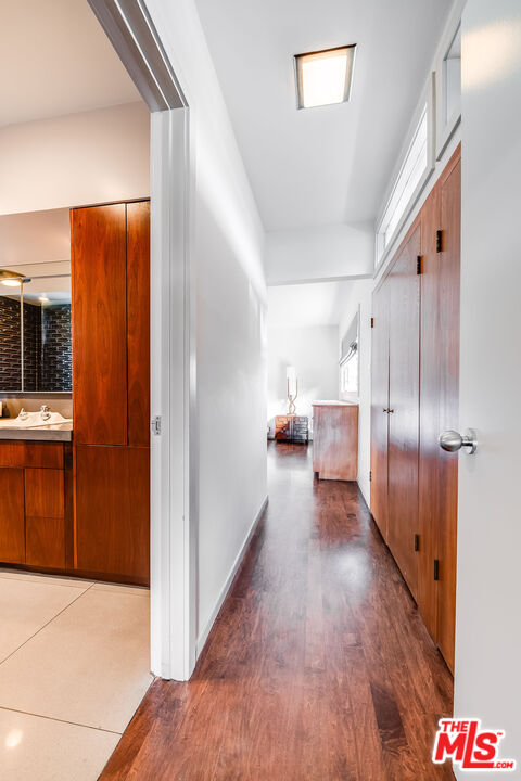 2431 Carman Crest Dr