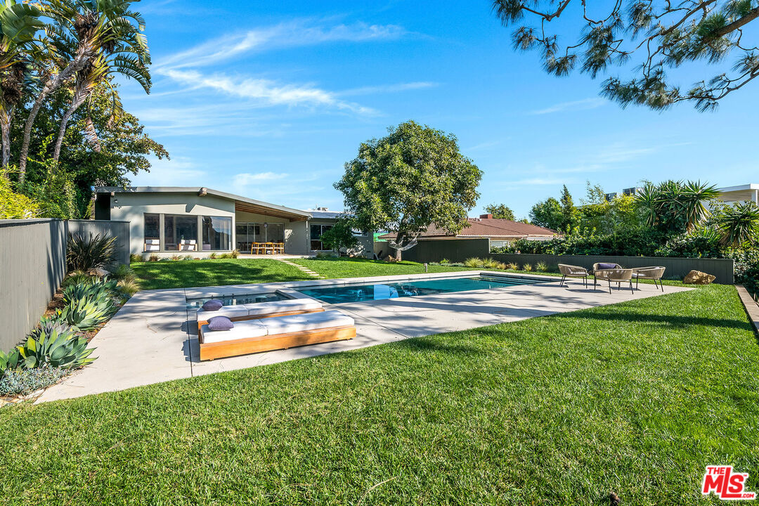 2431 Carman Crest Dr