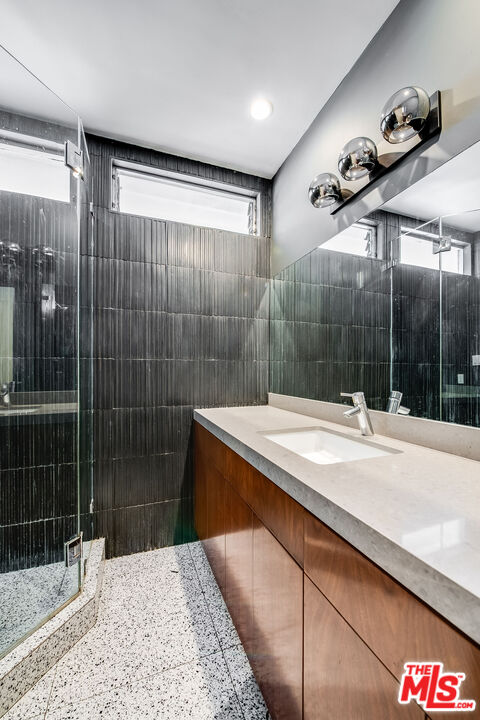 2431 Carman Crest Dr