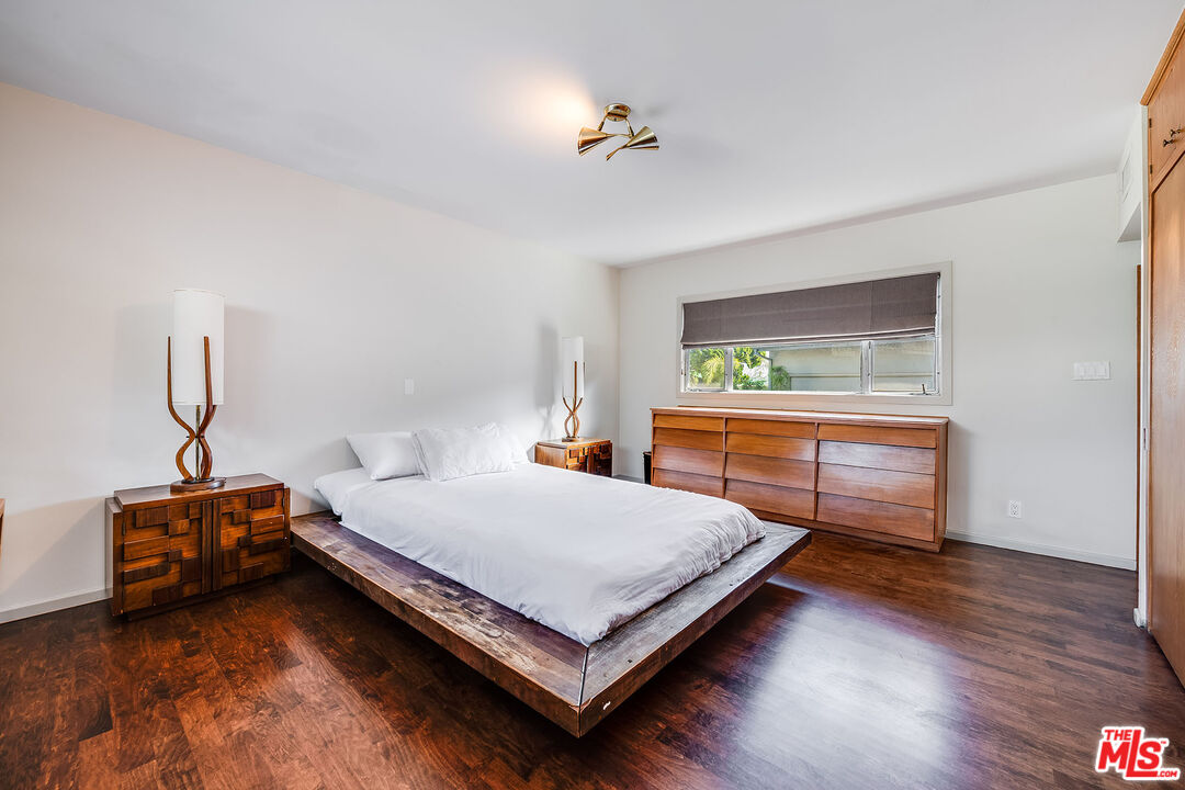 2431 Carman Crest Dr