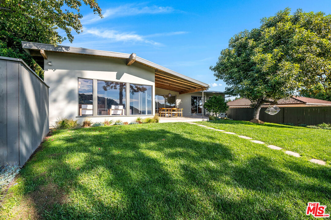 2431 Carman Crest Dr