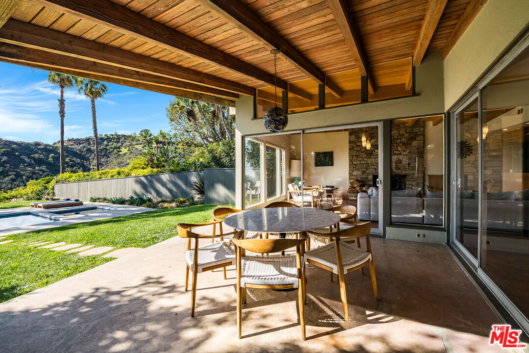 2431 Carman Crest Dr