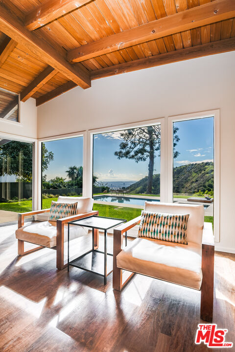 2431 Carman Crest Dr