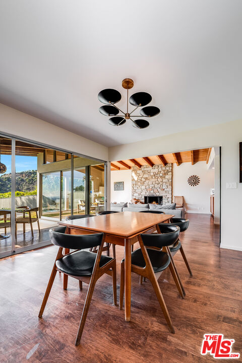 2431 Carman Crest Dr