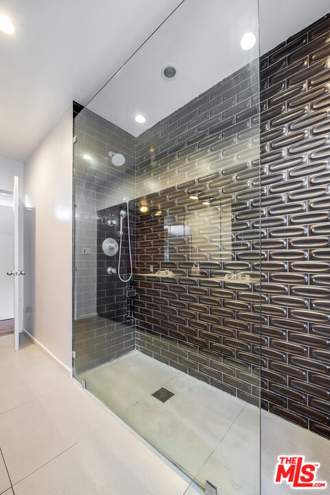 2431 Carman Crest Dr