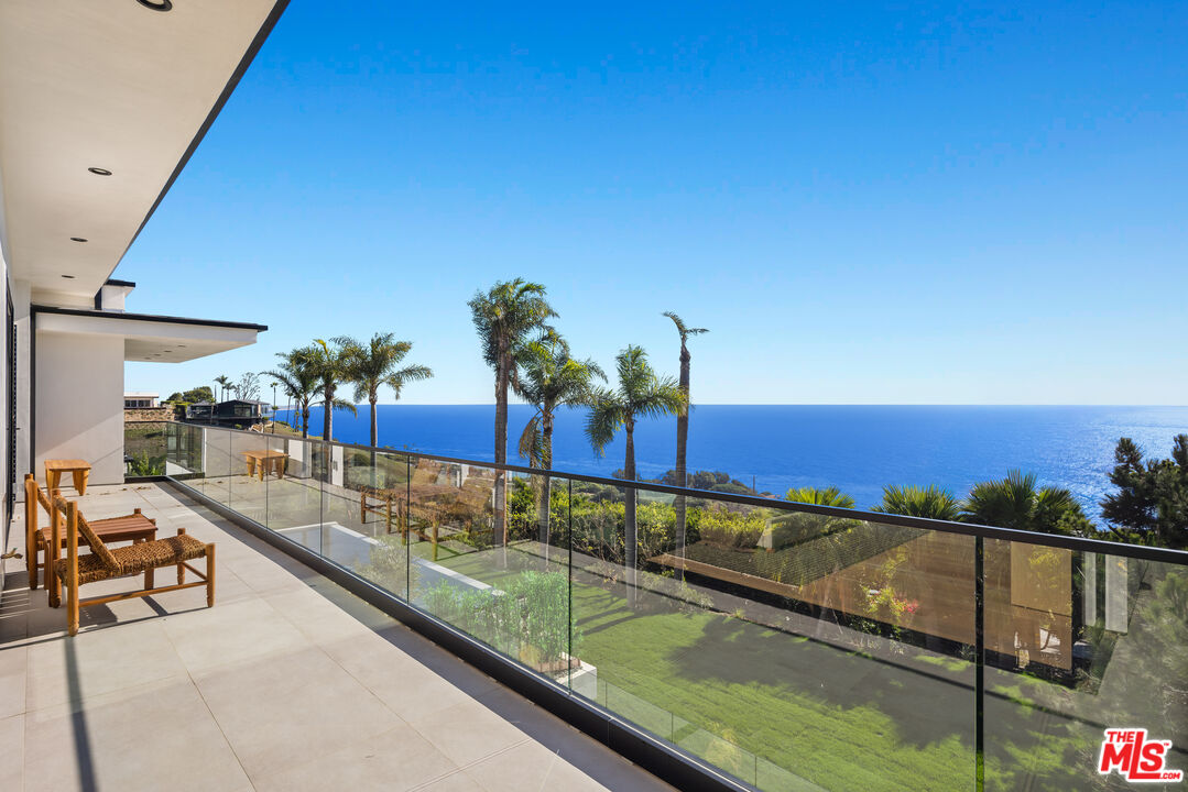 4732 Avenida Del Mar