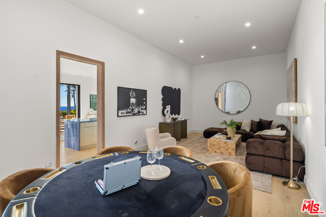 4732 Avenida Del Mar