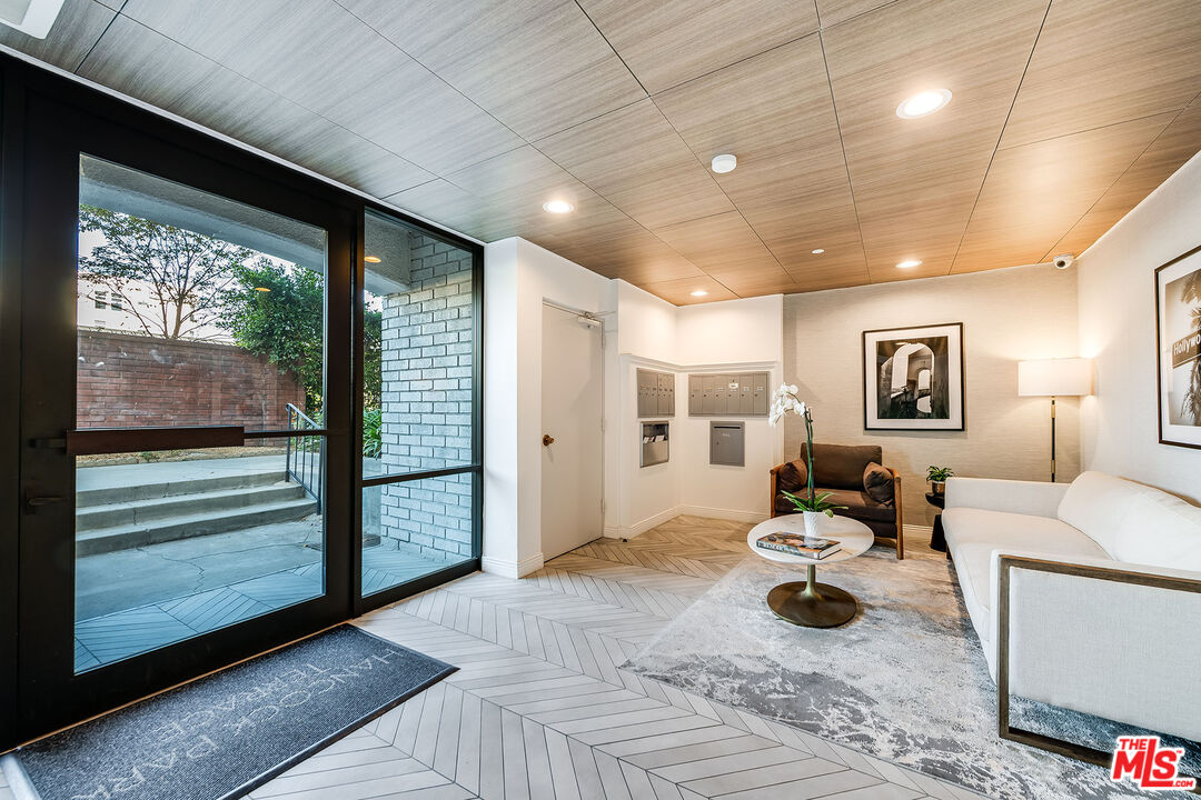 647 Wilcox Ave Unit: 3G