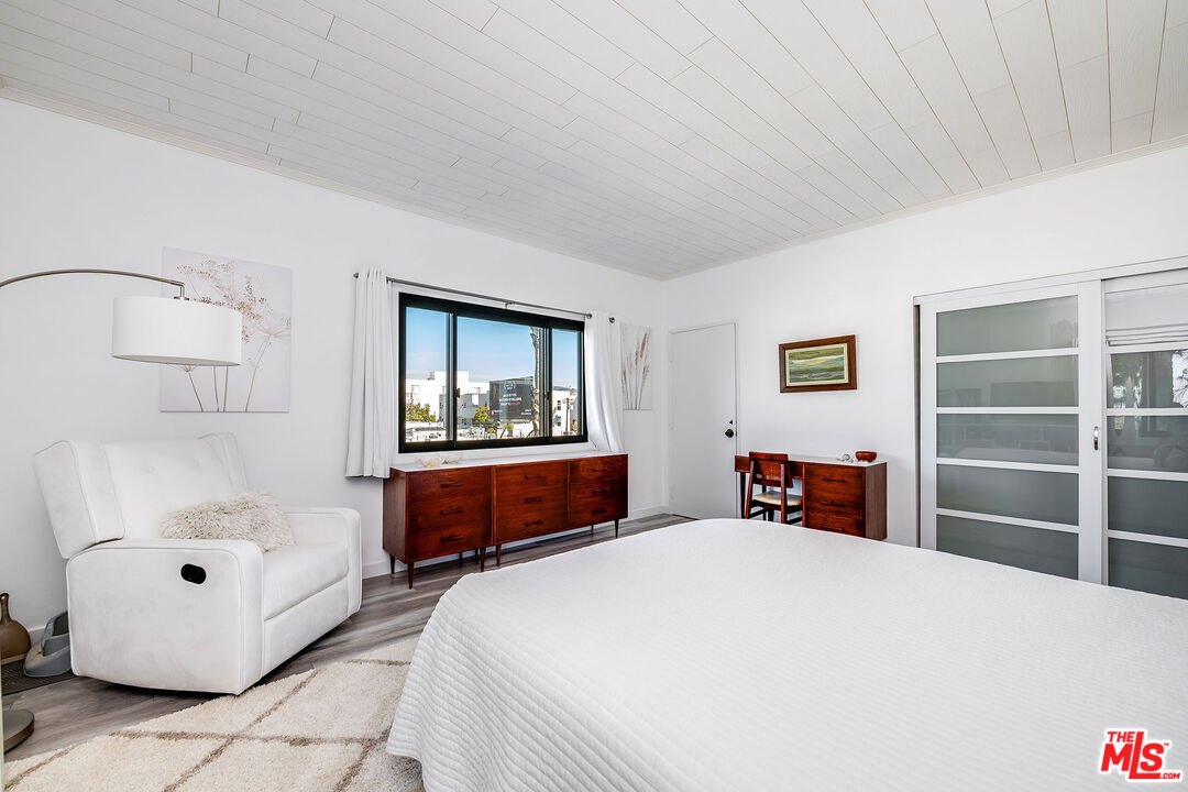 647 Wilcox Ave Unit: 3G