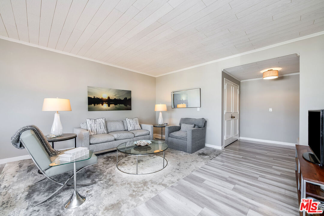 647 Wilcox Ave Unit: 3G