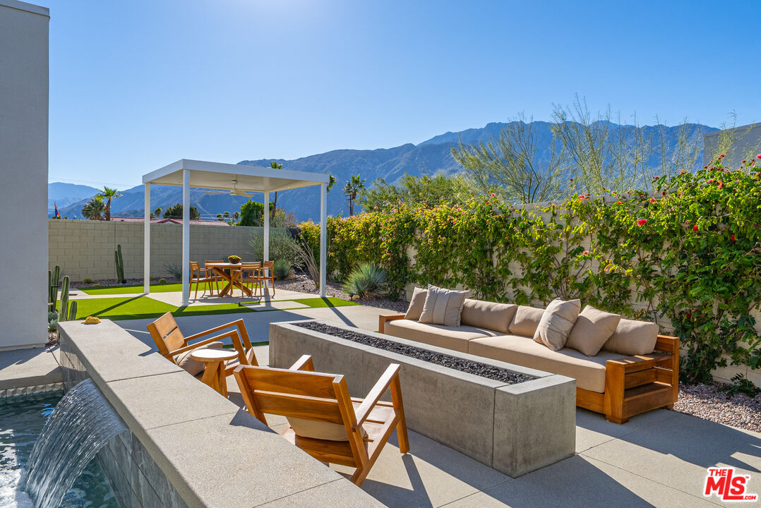 379 Fountain Dr