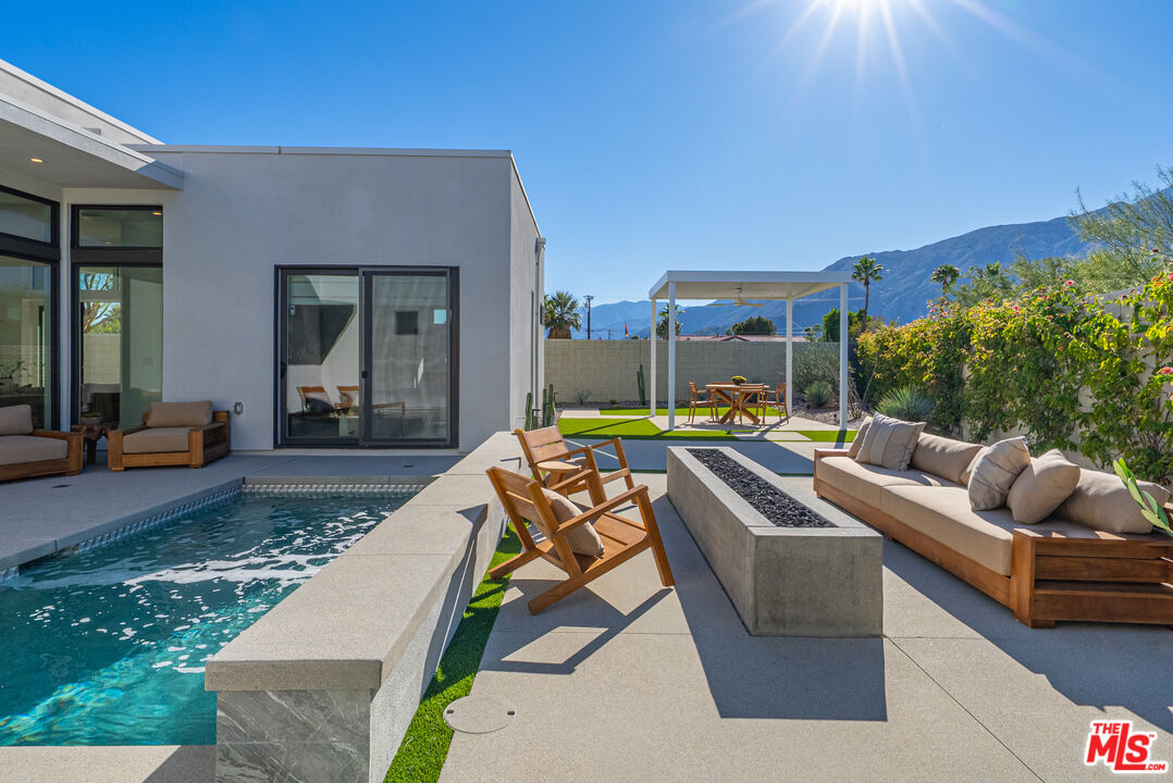 379 Fountain Dr