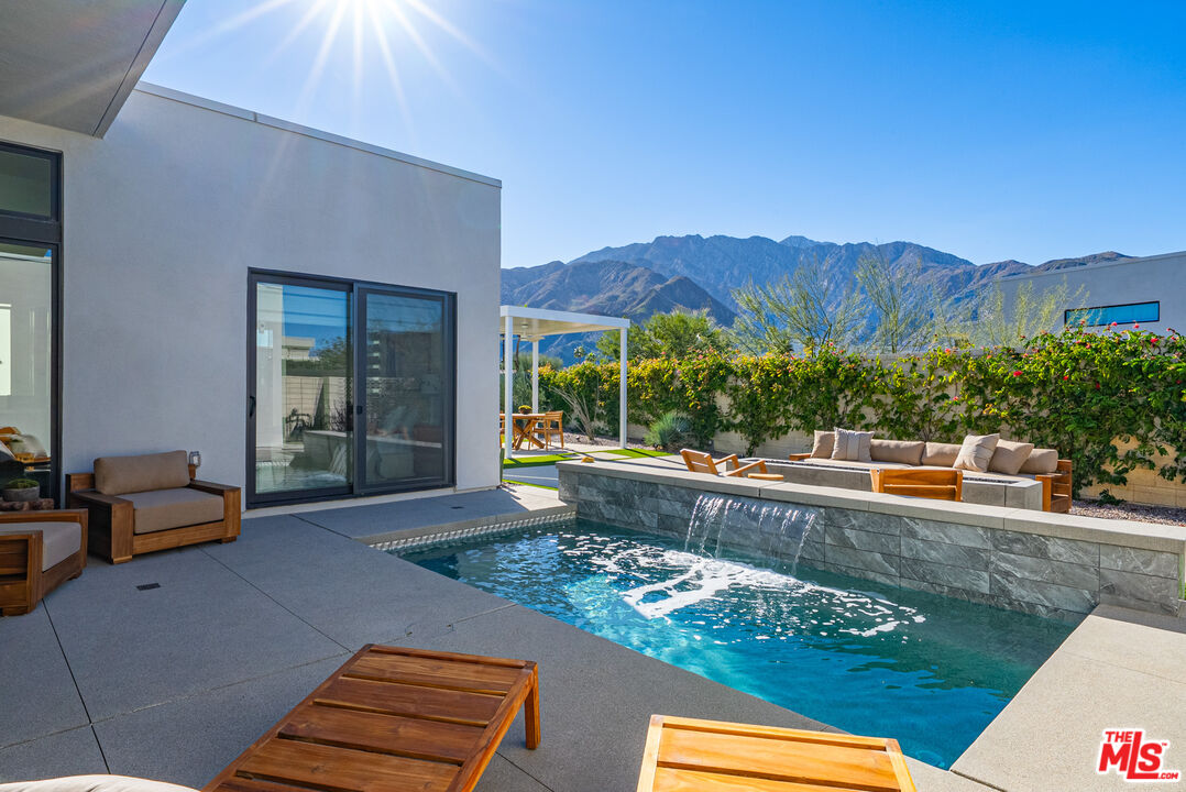 379 Fountain Dr