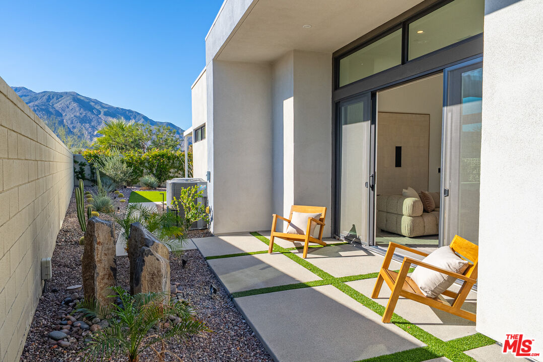 379 Fountain Dr