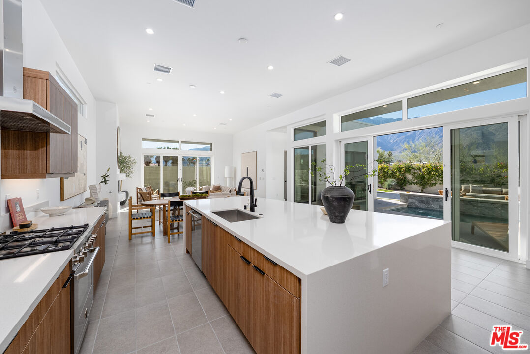 379 Fountain Dr