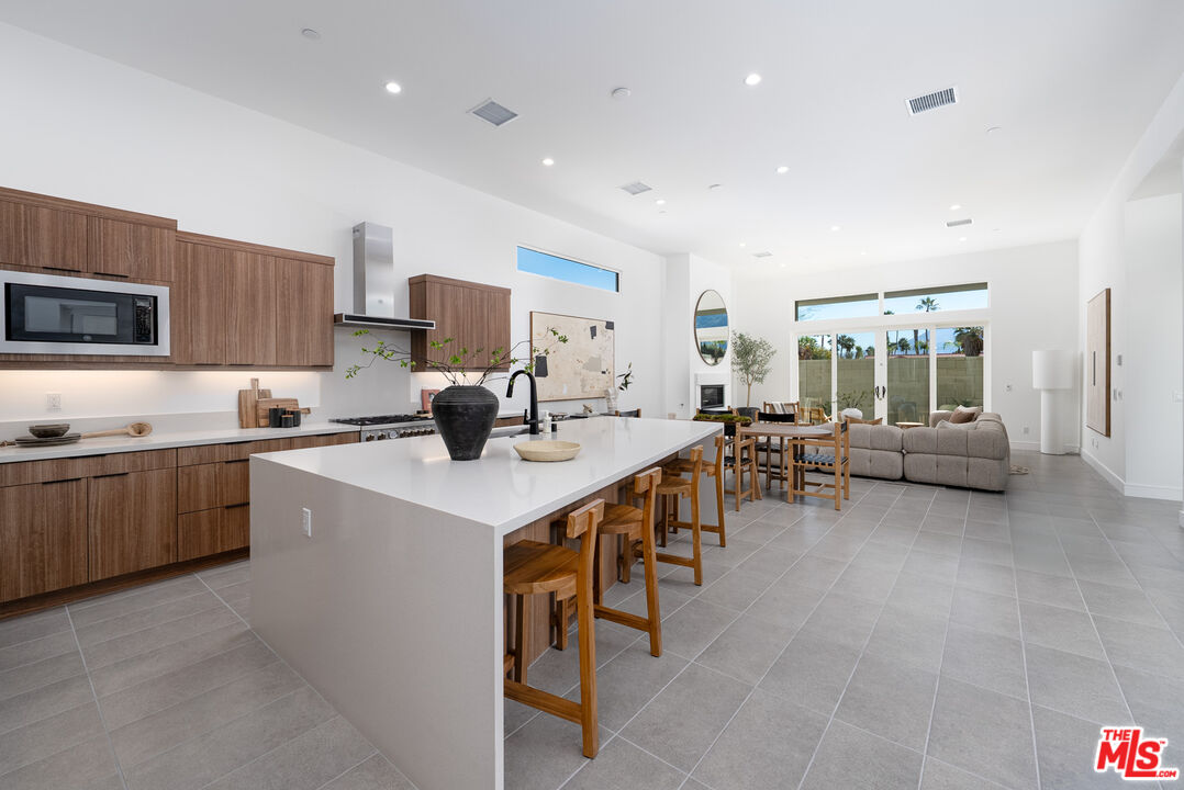 379 Fountain Dr