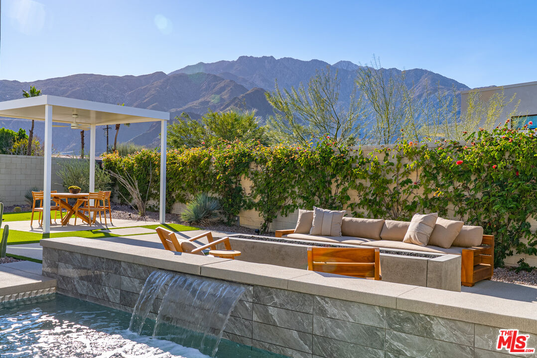 379 Fountain Dr