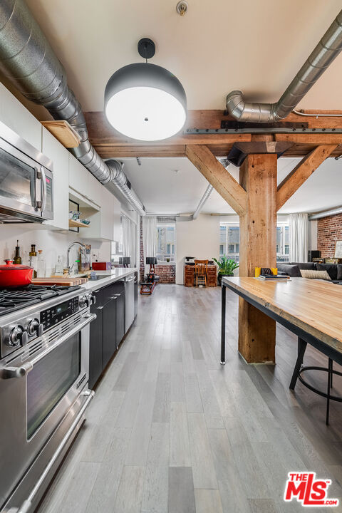 527 Molino St Unit: 206