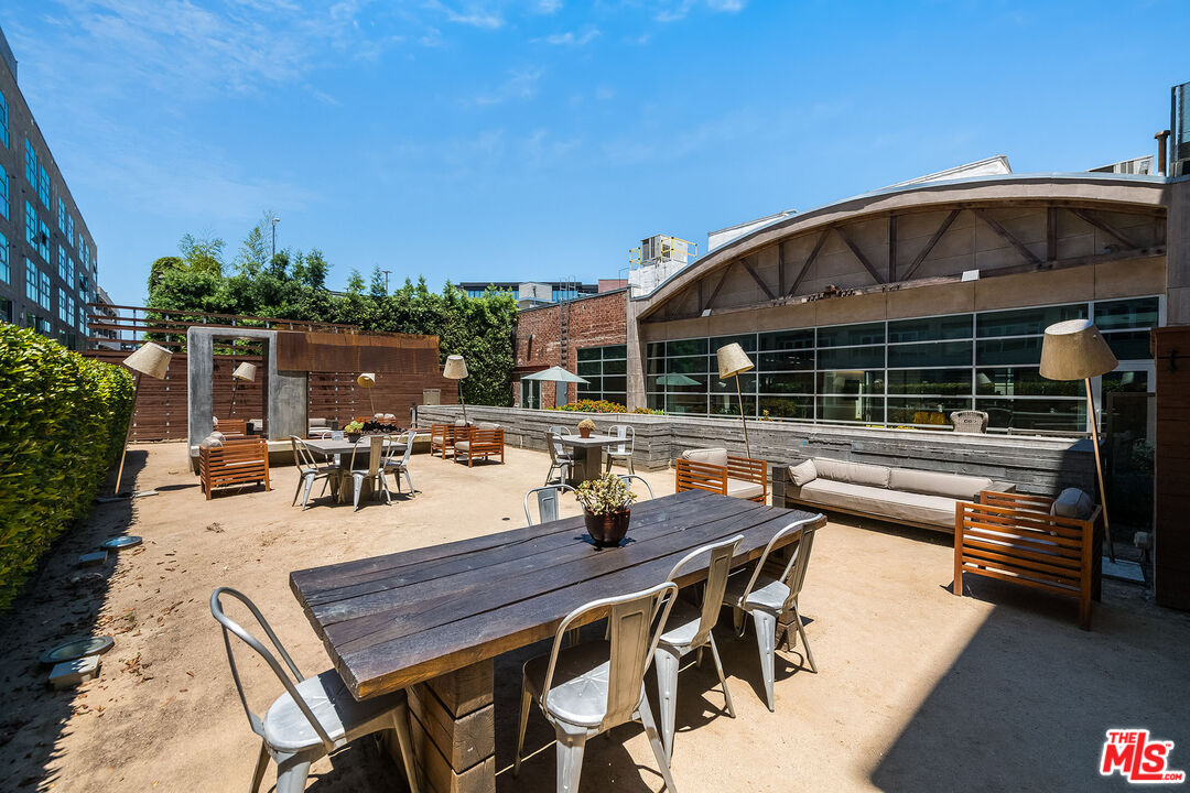 527 Molino St Unit: 206