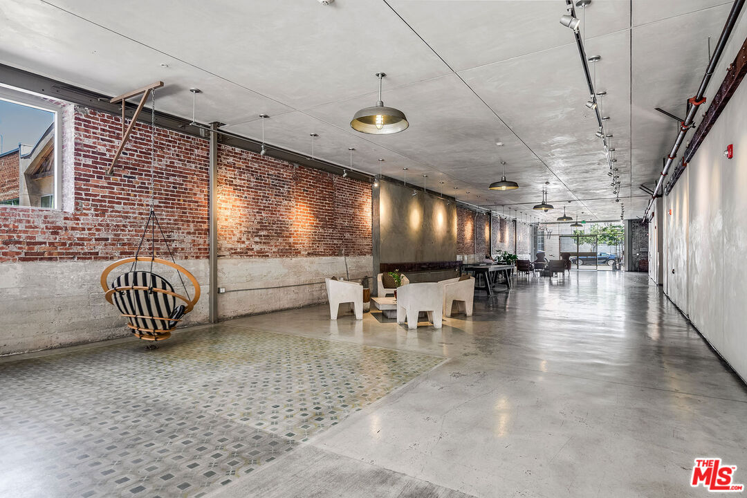 527 Molino St Unit: 206